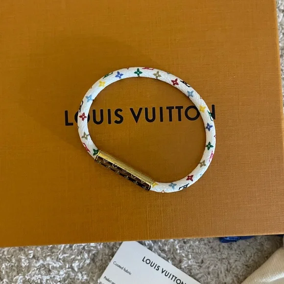 Louis Vuitton White Bracelet with Gold Clasp new Authentic 100% ** PRICE FIRM** - Picture 6 of 10